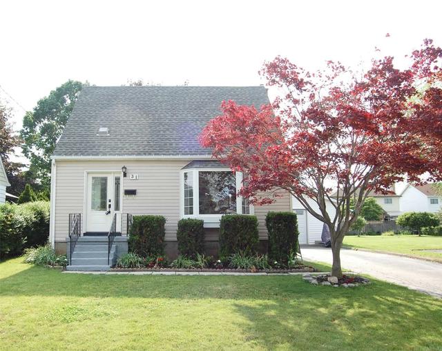 31 Frederick St, House detached with 3 bedrooms, 2 bathrooms and 4 parking in St. Catharines ON | Image 1