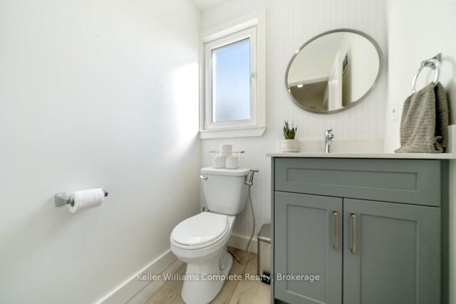 67 West 1st St, House detached with 3 bedrooms, 3 bathrooms and 3 parking in Hamilton ON | Image 11