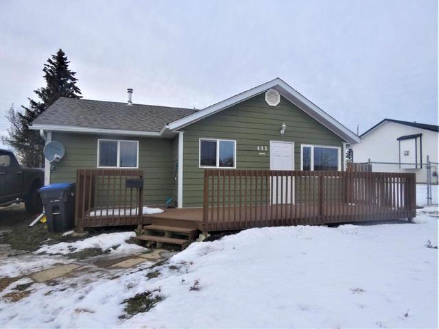 412 100 Avenue, House detached with 3 bedrooms, 1 bathrooms and 1 parking in Dawson Creek BC | Image 2