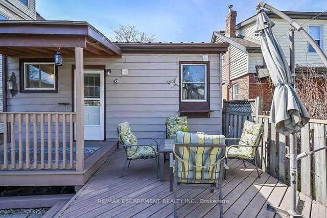 156 Rosslyn Ave N, House detached with 2 bedrooms, 1 bathrooms and 2 parking in Hamilton ON | Image 39