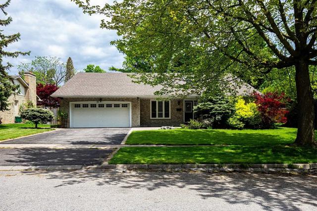 141 Castle Cres, House detached with 4 bedrooms, 3 bathrooms and 6 parking in Oakville ON | Image 1