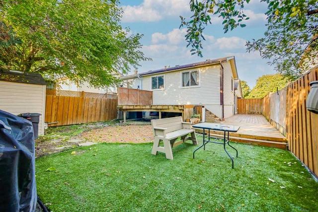 259 Hansen Rd N, House semidetached with 3 bedrooms, 1 bathrooms and 3 parking in Brampton ON | Image 35