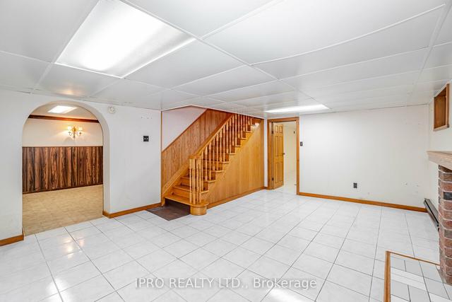 27 Madawaska Ave, House detached with 2 bedrooms, 2 bathrooms and 5 parking in Toronto ON | Image 19