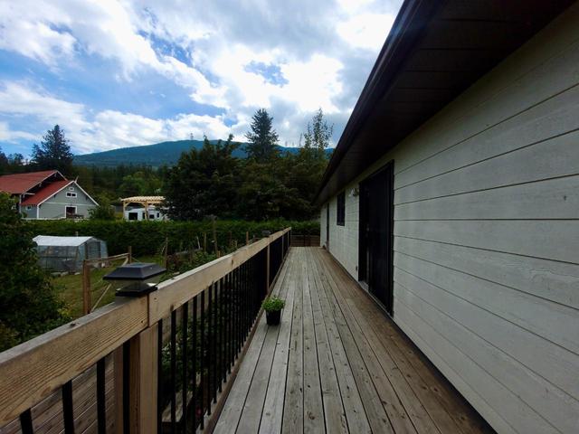 7814 Railway Avenue, House detached with 3 bedrooms, 3 bathrooms and 5 parking in Central Kootenay E BC | Image 19