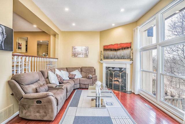 8 Bramble Way, Townhouse with 3 bedrooms, 3 bathrooms and 2 parking in Markham ON | Image 39