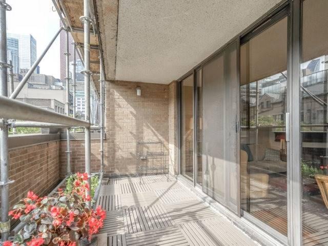 Th13 - 80 Adelaide St E, Condo with 1 bedrooms, 2 bathrooms and 1 parking in Toronto ON | Image 14