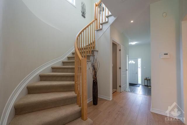 1074 Northgraves Crescent, Townhouse with 3 bedrooms, 4 bathrooms and 4 parking in Ottawa ON | Image 10