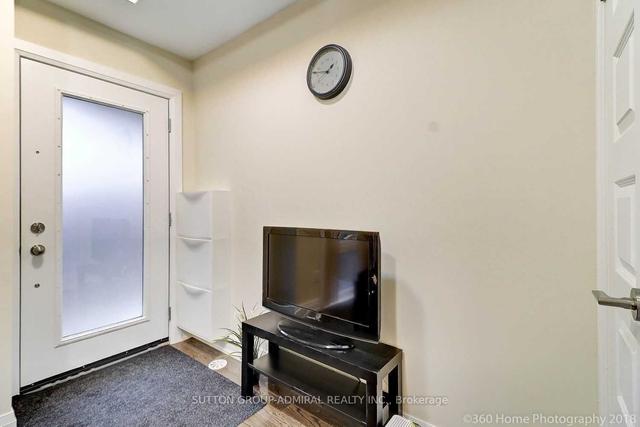 102 - 23 Eldora Ave, Townhouse with 2 bedrooms, 2 bathrooms and 1 parking in Toronto ON | Image 7