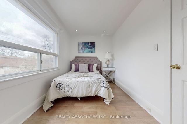 353 Lumsden Ave, House detached with 3 bedrooms, 2 bathrooms and 3 parking in Toronto ON | Image 15