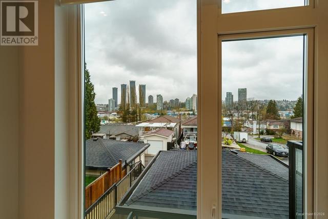 3087 Royal Oak Avenue, House detached with 4 bedrooms, 2 bathrooms and 1 parking in Burnaby BC | Image 34