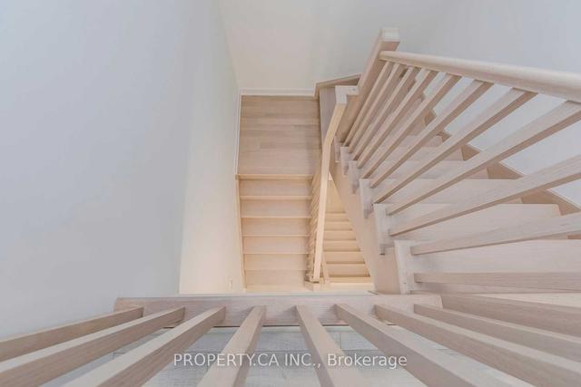 76 Lanark Ave, Townhouse with 2 bedrooms, 4 bathrooms and 1 parking in Toronto ON | Image 5