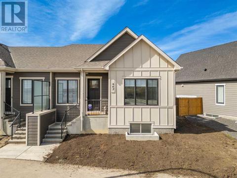 647 Marine Drive Se, House semidetached with 3 bedrooms, 2 bathrooms and 2 parking in Calgary AB | Card Image