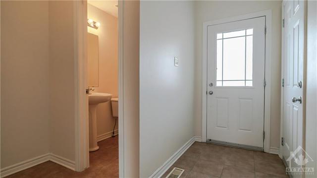 188 Tacom Circle, Townhouse with 3 bedrooms, 3 bathrooms and 2 parking in Ottawa ON | Image 2
