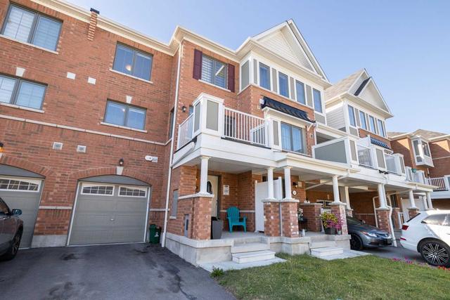 cres - 29 Bluegill Cres, House attached with 2 bedrooms, 3 bathrooms and 3 parking in Whitby ON | Card Image