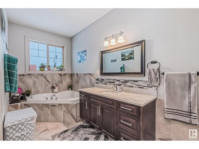 3240 151 Av Nw, House detached with 5 bedrooms, 3 bathrooms and null parking in Edmonton AB | Image 12
