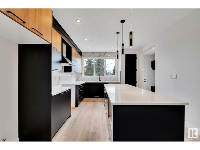 9105 151 St Nw St Nw Nw, House semidetached with 5 bedrooms, 3 bathrooms and null parking in Edmonton AB | Image 11
