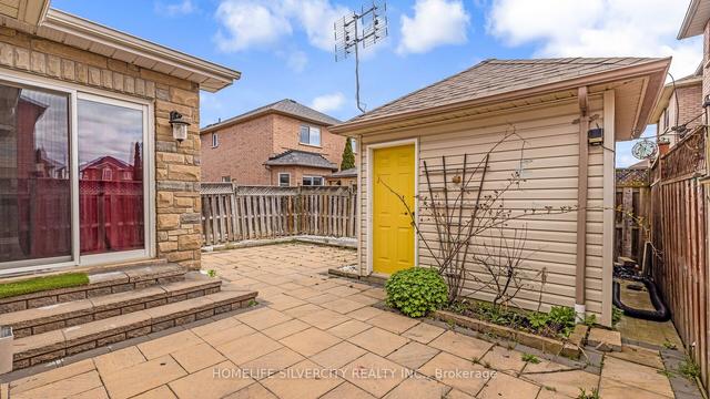 25 Oakmeadow Dr, House detached with 3 bedrooms, 3 bathrooms and 3 parking in Brampton ON | Image 35