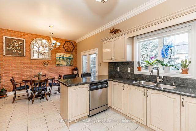 72 Velmar Dr, House detached with 3 bedrooms, 5 bathrooms and 5 parking in Vaughan ON | Image 4