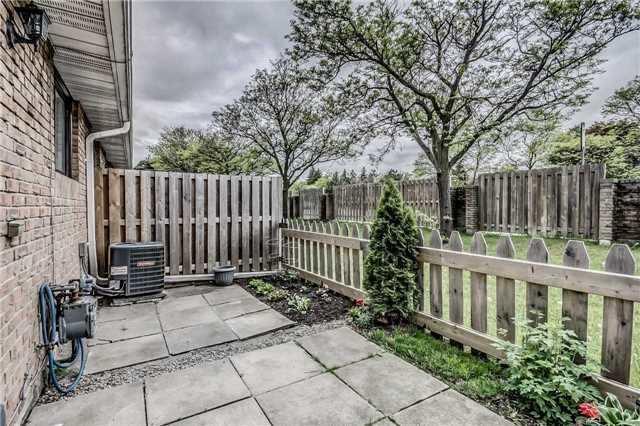 22 Enmount Dr, Townhouse with 3 bedrooms, 2 bathrooms and 1 parking in Brampton ON | Image 20