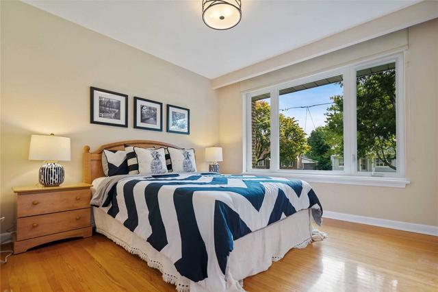 10 Laurentia Cres, House detached with 3 bedrooms, 2 bathrooms and 5 parking in Toronto ON | Image 7