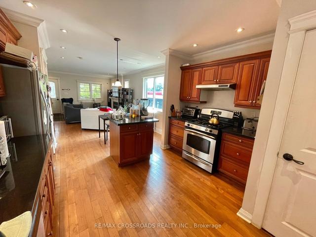 1756 Queen St E, House semidetached with 3 bedrooms, 2 bathrooms and 1 parking in Toronto ON | Image 8