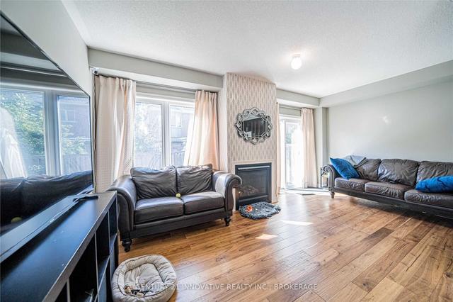 16 Expedition Cres, House attached with 3 bedrooms, 3 bathrooms and 2 parking in Whitchurch Stouffville ON | Image 6