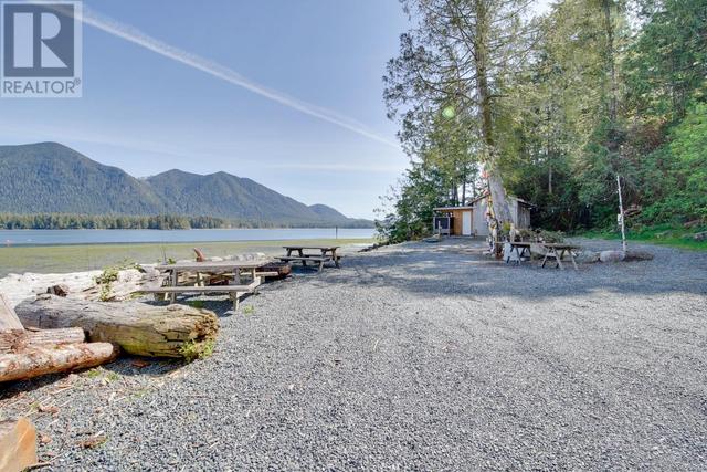 740 Campbell St, House detached with 4 bedrooms, 2 bathrooms and 6 parking in Tofino BC | Image 2