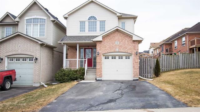 71 Staples Ave, House detached with 3 bedrooms, 2 bathrooms and 3 parking in Clarington ON | Image 1
