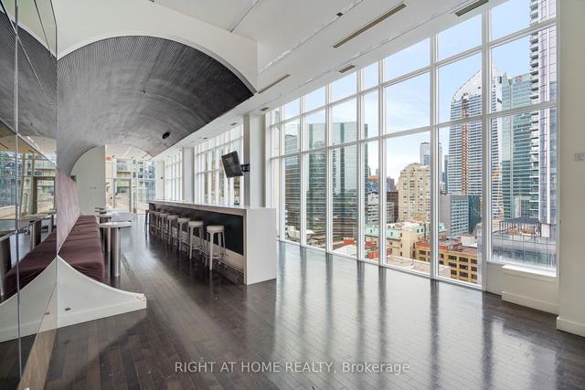 uph03 - 21 Nelson St, Condo with 1 bedrooms, 2 bathrooms and 2 parking in Toronto ON | Image 24
