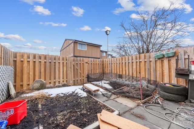 81 Bellman Drive, Townhouse with 3 bedrooms, 2 bathrooms and 1 parking in Ottawa ON | Image 20