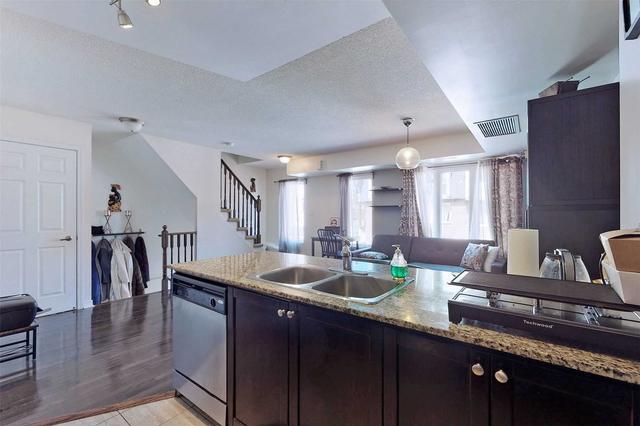 235 - 25 Turntable Cres, Townhouse with 3 bedrooms, 2 bathrooms and 1 parking in Toronto ON | Image 6