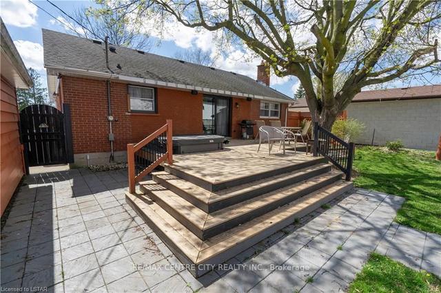 427 Adelaide St, House detached with 2 bedrooms, 2 bathrooms and 7 parking in Strathroy Caradoc ON | Image 16