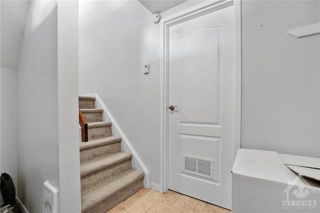 3415 Uplands Drive, Townhouse with 3 bedrooms, 2 bathrooms and 1 parking in Ottawa ON | Image 3