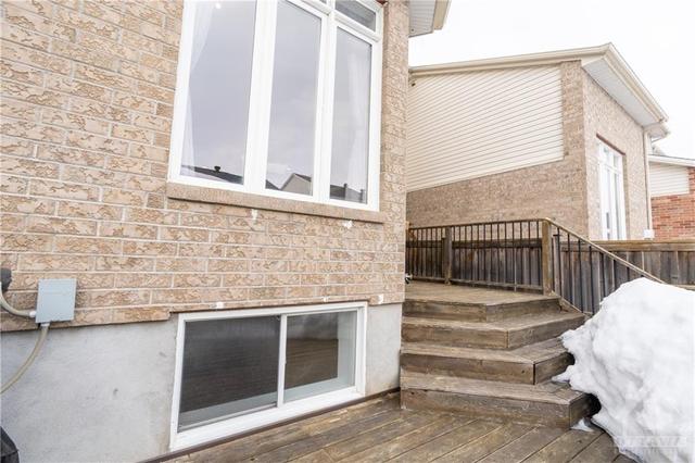 574 Remnor Avenue, Townhouse with 3 bedrooms, 3 bathrooms and 3 parking in Ottawa ON | Image 29
