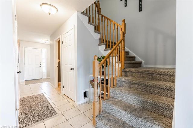 121b Whitlaw Way, House attached with 3 bedrooms, 2 bathrooms and 3 parking in Brant ON | Image 6