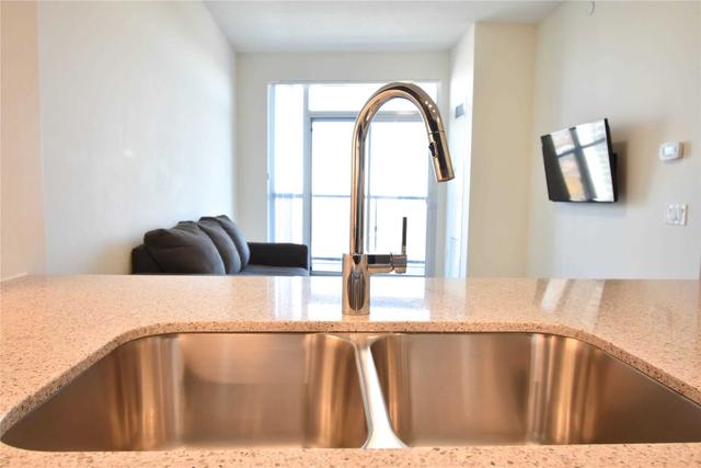 2812 - 35 Watergarden Dr, Condo with 1 bedrooms, 1 bathrooms and 1 parking in Mississauga ON | Image 2