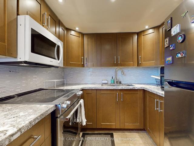 209 - 25 Agnes St, Condo with 2 bedrooms, 2 bathrooms and 1 parking in Mississauga ON | Image 4