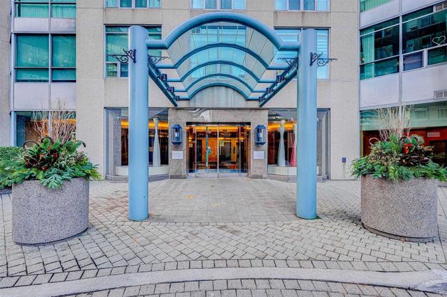 909 - 942 Yonge St, Condo with 1 bedrooms, 1 bathrooms and 1 parking in Toronto ON | Card Image