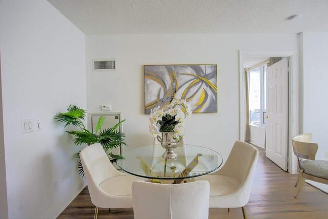 1126 - 25 Greenview Ave, Condo with 3 bedrooms, 2 bathrooms and 1 parking in Toronto ON | Image 2