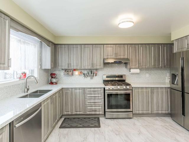 18 Garibaldi Dr, House semidetached with 3 bedrooms, 3 bathrooms and 3 parking in Brampton ON | Image 4