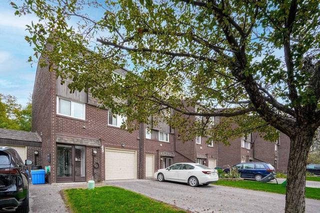 45 Windy Golfway Gfwy, Townhouse with 3 bedrooms, 2 bathrooms and 3 parking in Toronto ON | Image 23