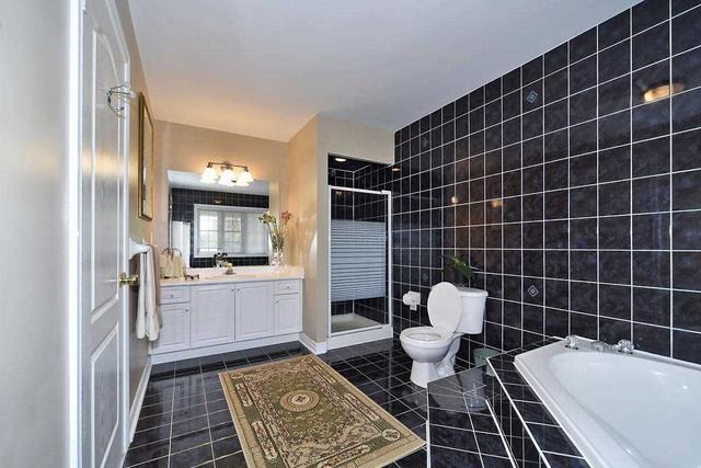 198 Golden Gate Circ, House detached with 4 bedrooms, 4 bathrooms and 4 parking in Vaughan ON | Image 7