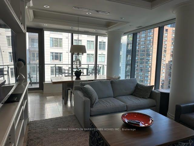 1202 - 77 Charles St W, Condo with 2 bedrooms, 2 bathrooms and 1 parking in Toronto ON | Image 4