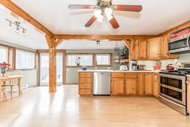 241 Ridge Rd W, House detached with 2 bedrooms, 1 bathrooms and 12 parking in Oro Medonte ON | Image 2