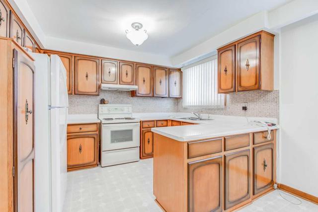 166 Hendon Ave, House detached with 3 bedrooms, 2 bathrooms and 2 parking in Toronto ON | Image 9