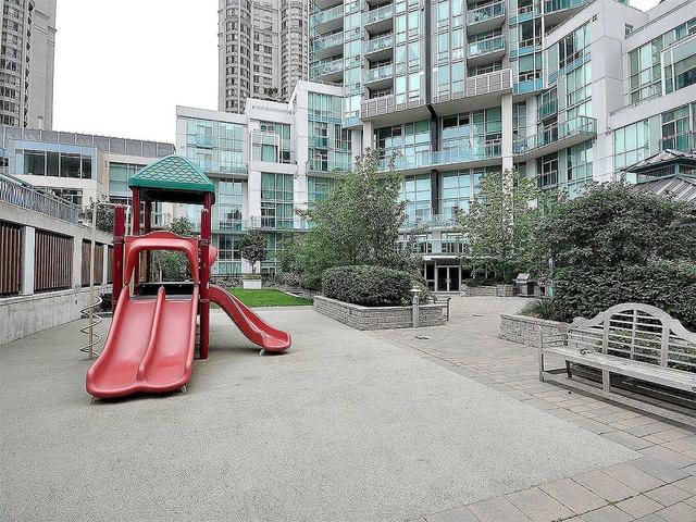 1002 - 220 Burnhamthorpe Rd W, Condo with 2 bedrooms, 2 bathrooms and 1 parking in Mississauga ON | Image 18