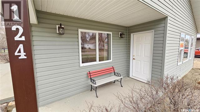 124 3rd Street E, House detached with 2 bedrooms, 2 bathrooms and null parking in Ponteix SK | Image 34