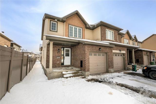 617 Gazebo Street, Townhouse with 3 bedrooms, 3 bathrooms and 3 parking in Ottawa ON | Image 1