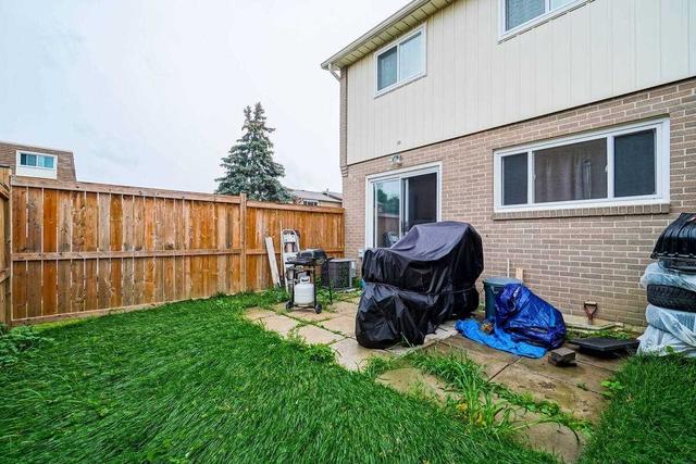 59 Craigleigh Cres, Townhouse with 3 bedrooms, 2 bathrooms and 1 parking in Brampton ON | Image 26
