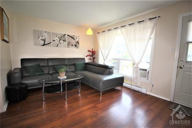 e - 36 Woodvale Green, Townhouse with 3 bedrooms, 2 bathrooms and 1 parking in Ottawa ON | Image 8